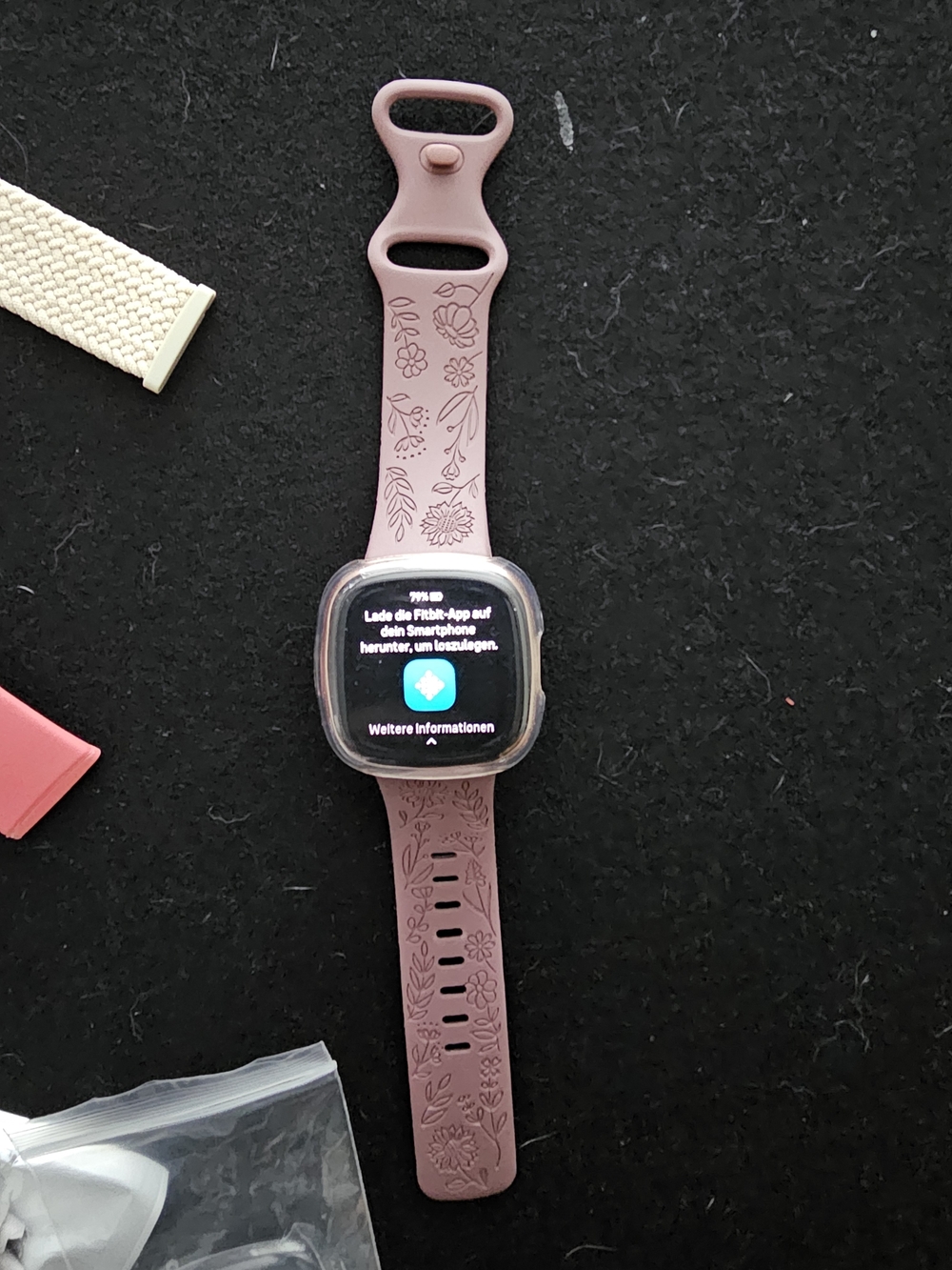 Fitbit Versa 4 Pink Sand /Rose Gold - Picture 3 of 8
